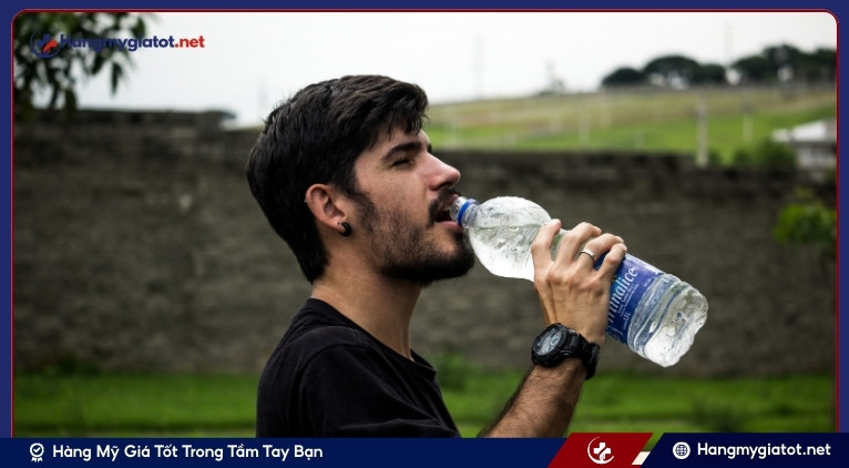 Nguyên tắc uống nước đúng để bảo vệ thận